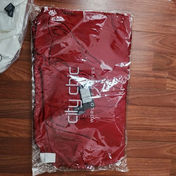 City Chic Sleek In Style Short Sleeve Red Midi Dress Size 22 NWT - Picture 4 of 4